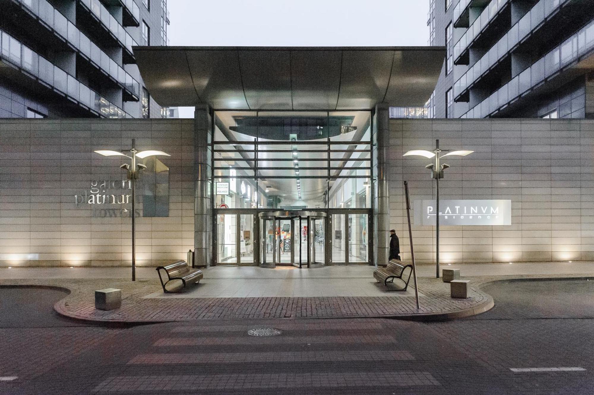 Luxury Apartments In Platinum Tower Varsovie Extérieur photo