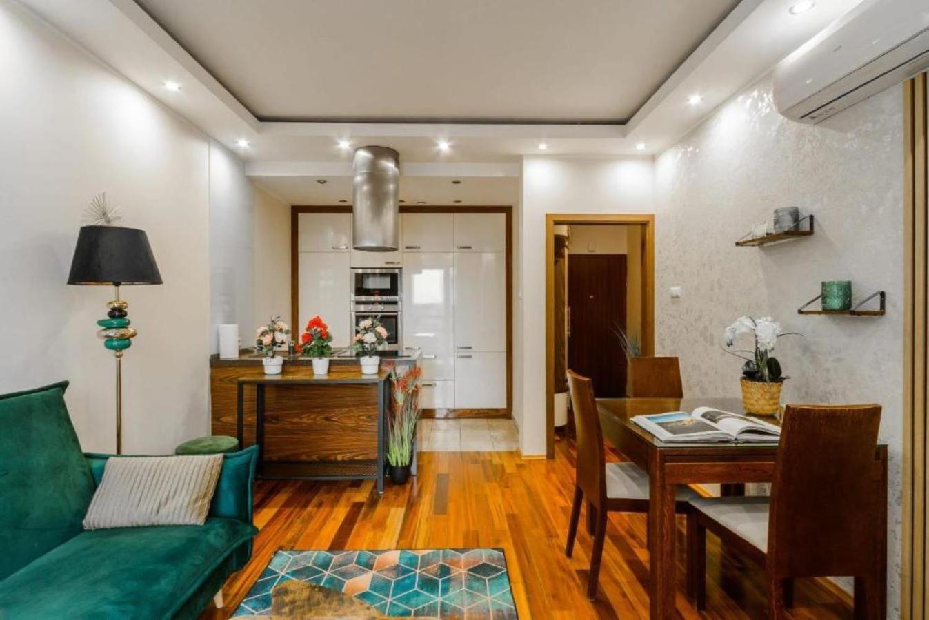 Luxury Apartments In Platinum Tower Varsovie Extérieur photo